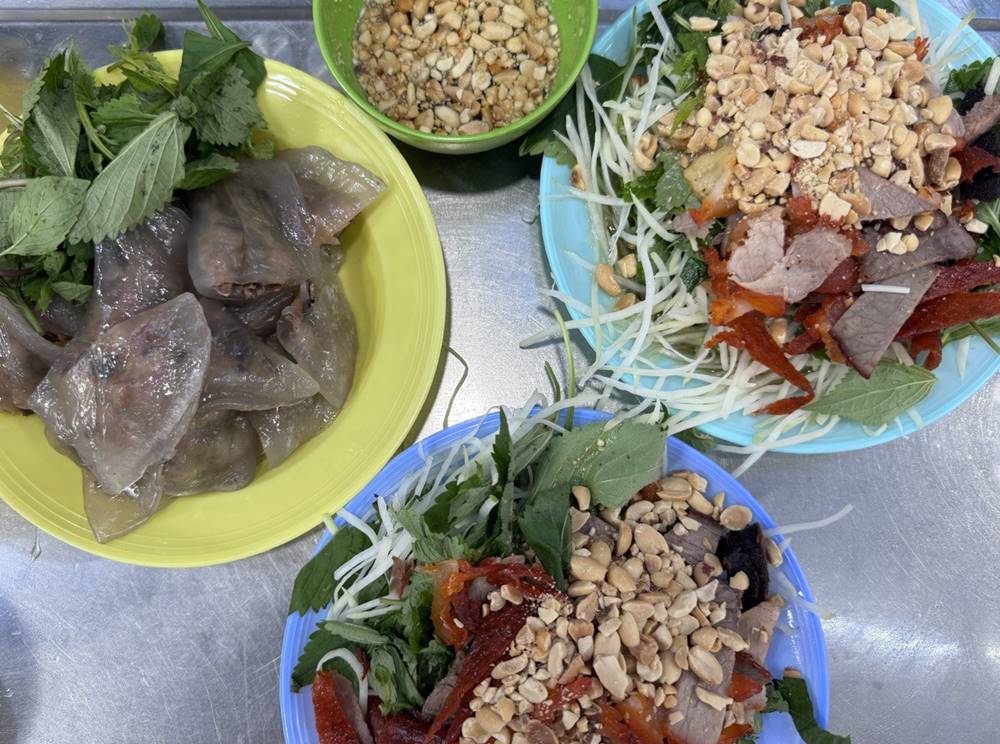 Experience Hanoi Tours with sustainable dining